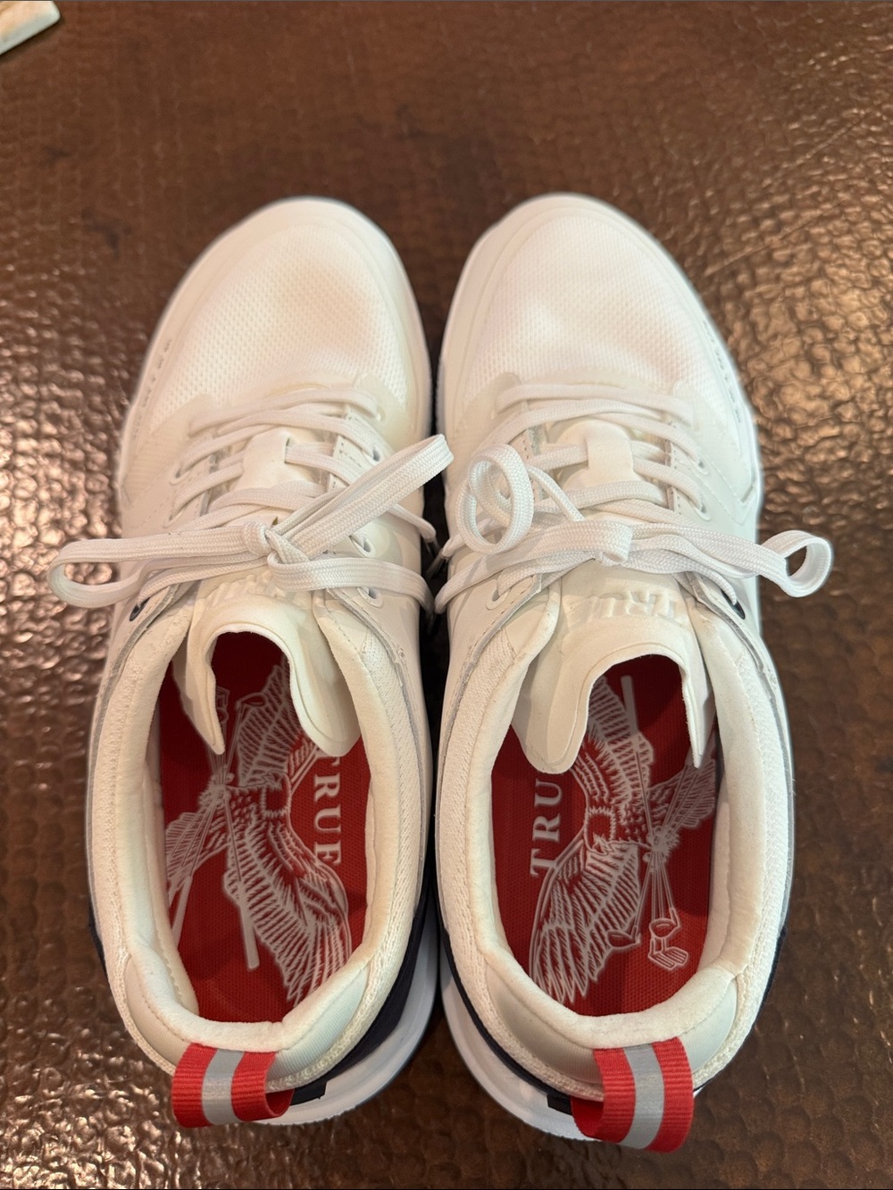 True Linkswesr Spikeless Golf White Low-Top Shoes with Red Insole Accents
